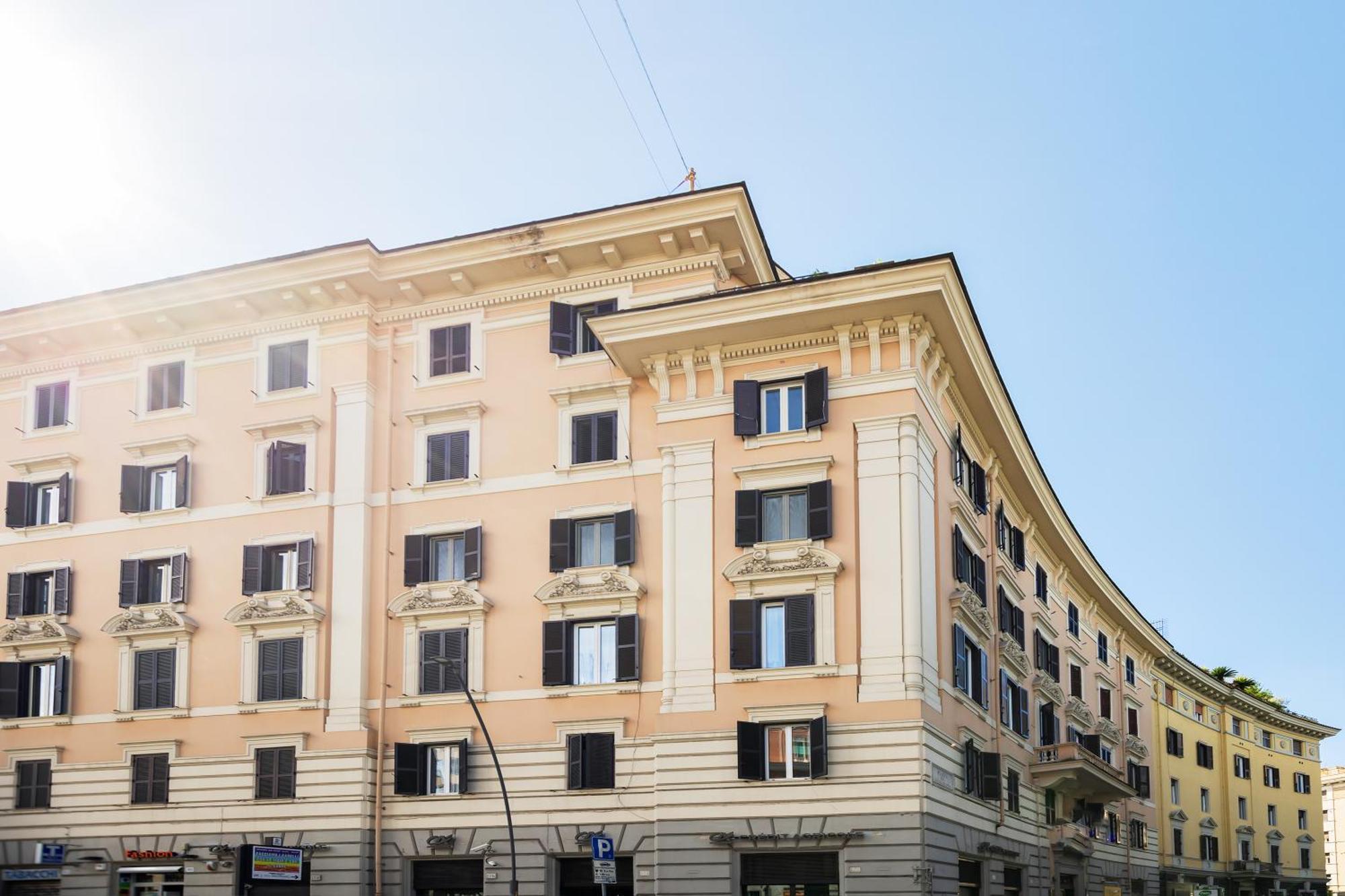Live Roma - Chez Le Roi Luxury Apartment Экстерьер фото
